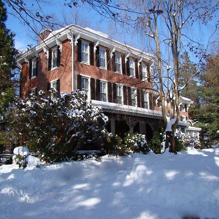 Faunbrook Bed & Breakfast (Adults Only) Уэст-Честер Экстерьер фото